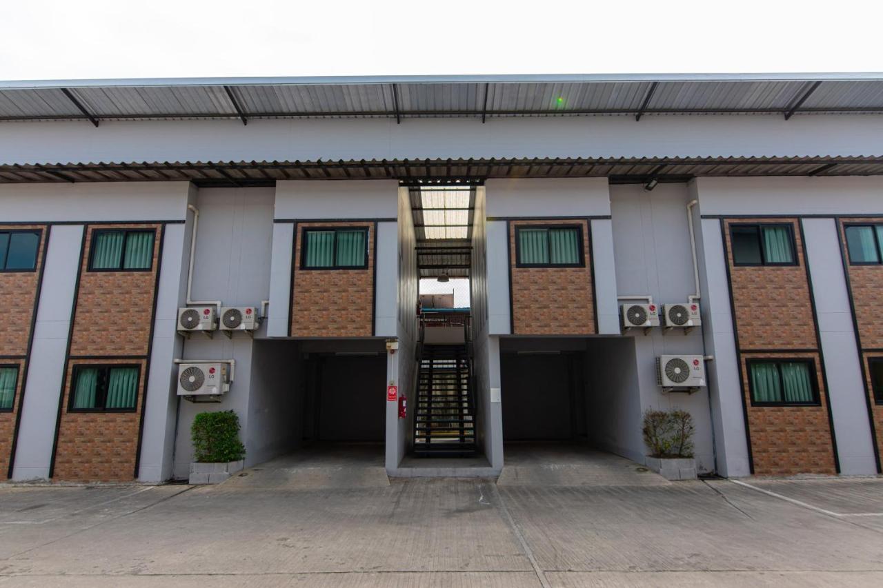 Hotel Matini Klong1 Rangsit Esterno foto