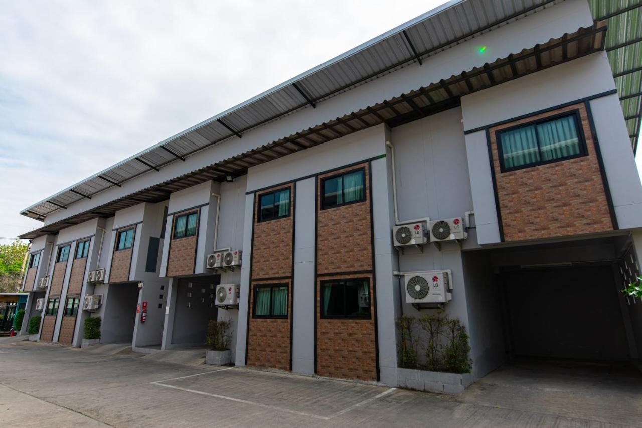 Hotel Matini Klong1 Rangsit Esterno foto