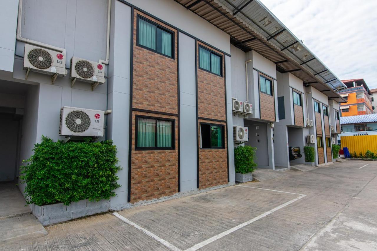 Hotel Matini Klong1 Rangsit Esterno foto