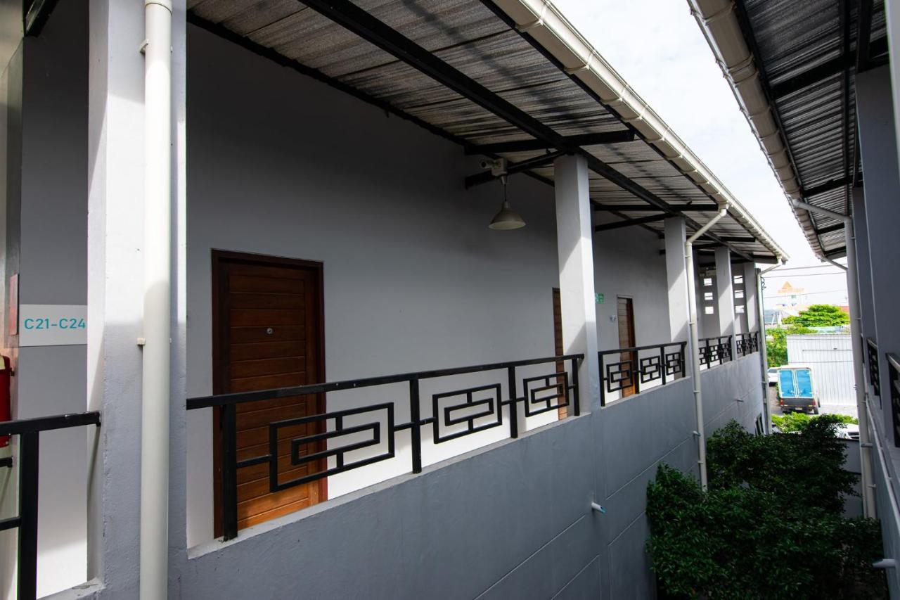 Hotel Matini Klong1 Rangsit Esterno foto