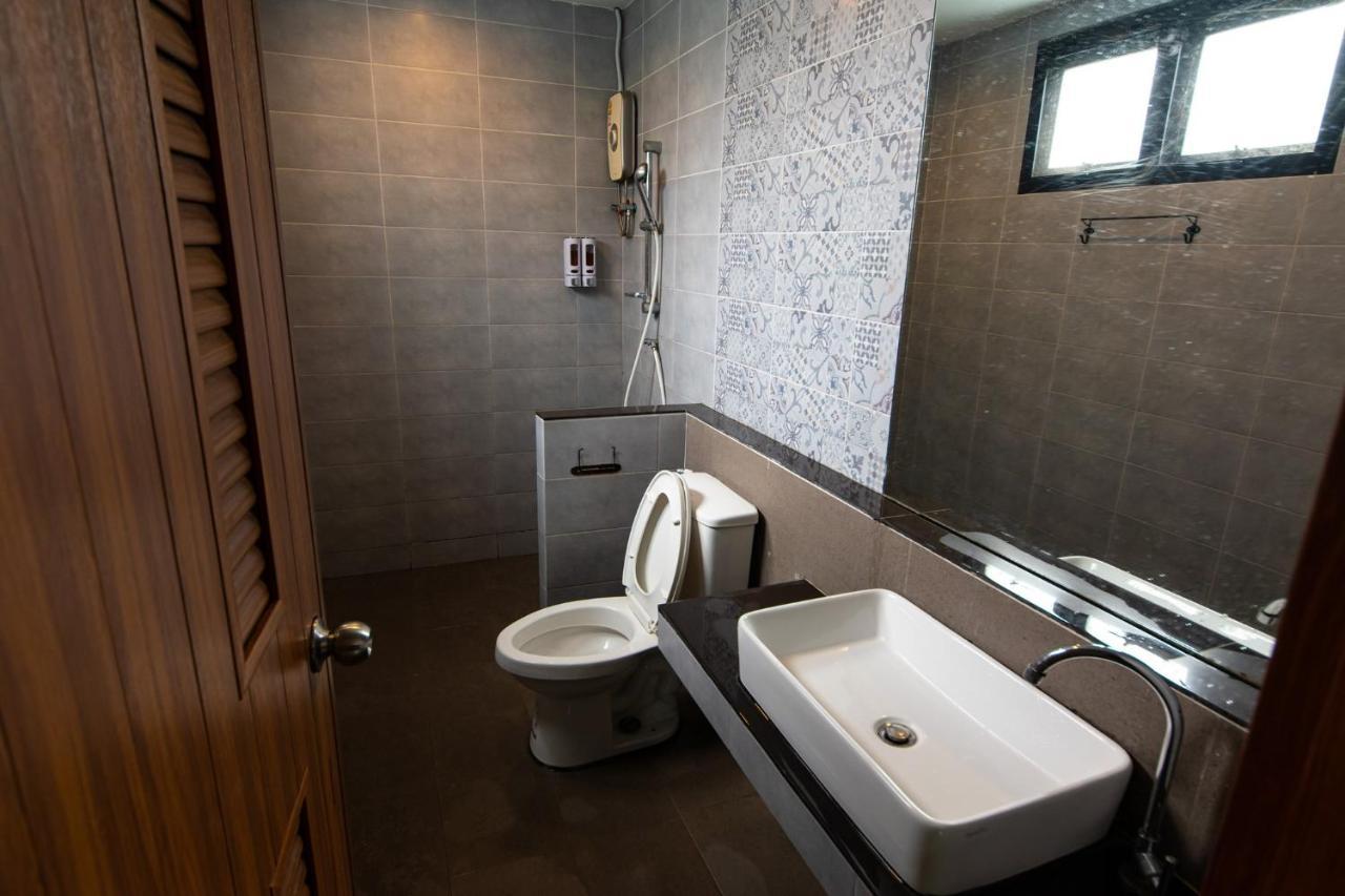 Hotel Matini Klong1 Rangsit Esterno foto