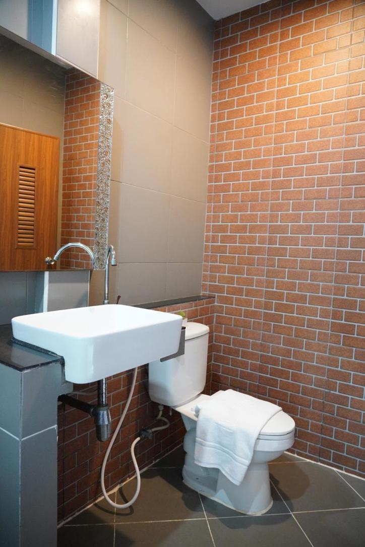 Hotel Matini Klong1 Rangsit Esterno foto